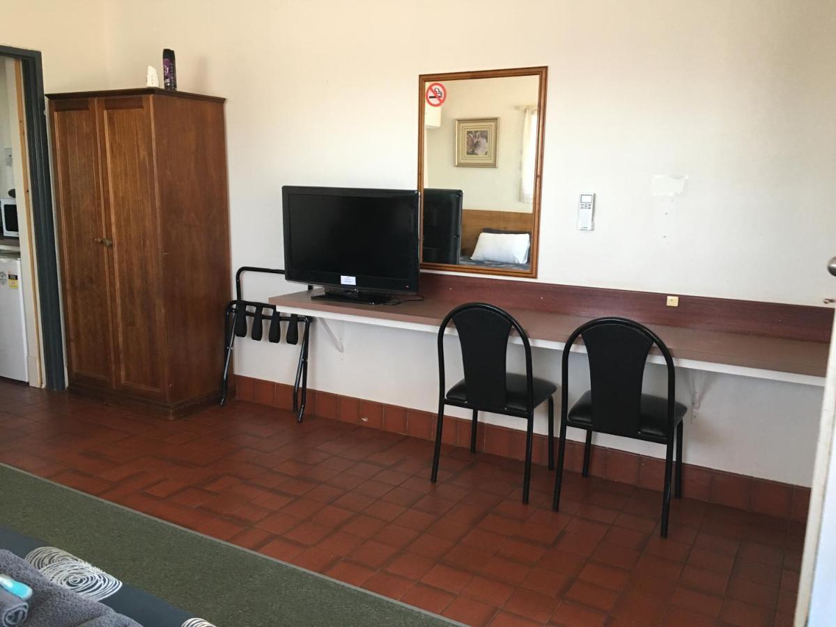 Airport Whyalla Motel Bagian luar foto