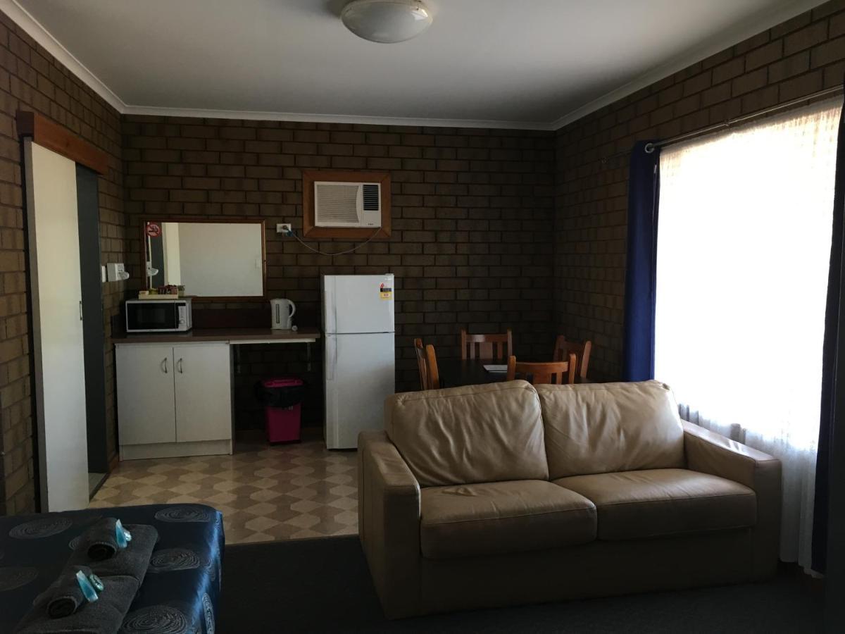 Airport Whyalla Motel Bagian luar foto