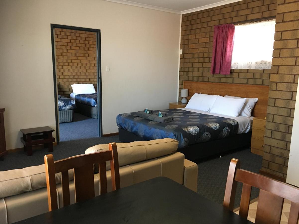 Airport Whyalla Motel Bagian luar foto