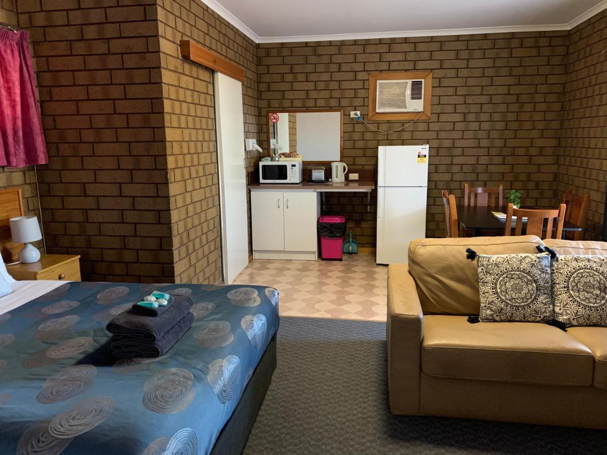 Airport Whyalla Motel Bagian luar foto