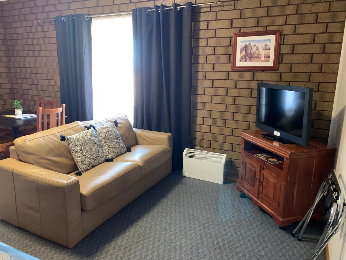 Airport Whyalla Motel Bagian luar foto