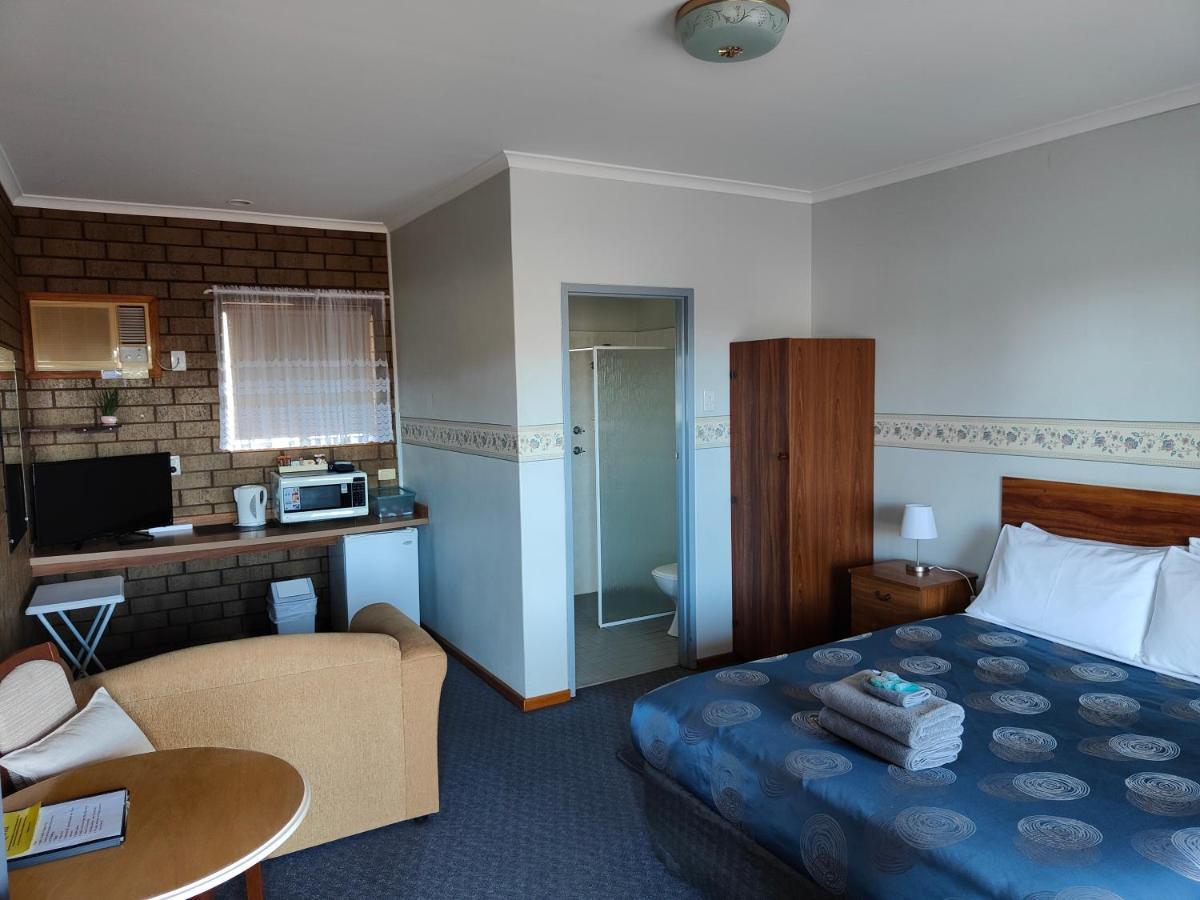 Airport Whyalla Motel Bagian luar foto