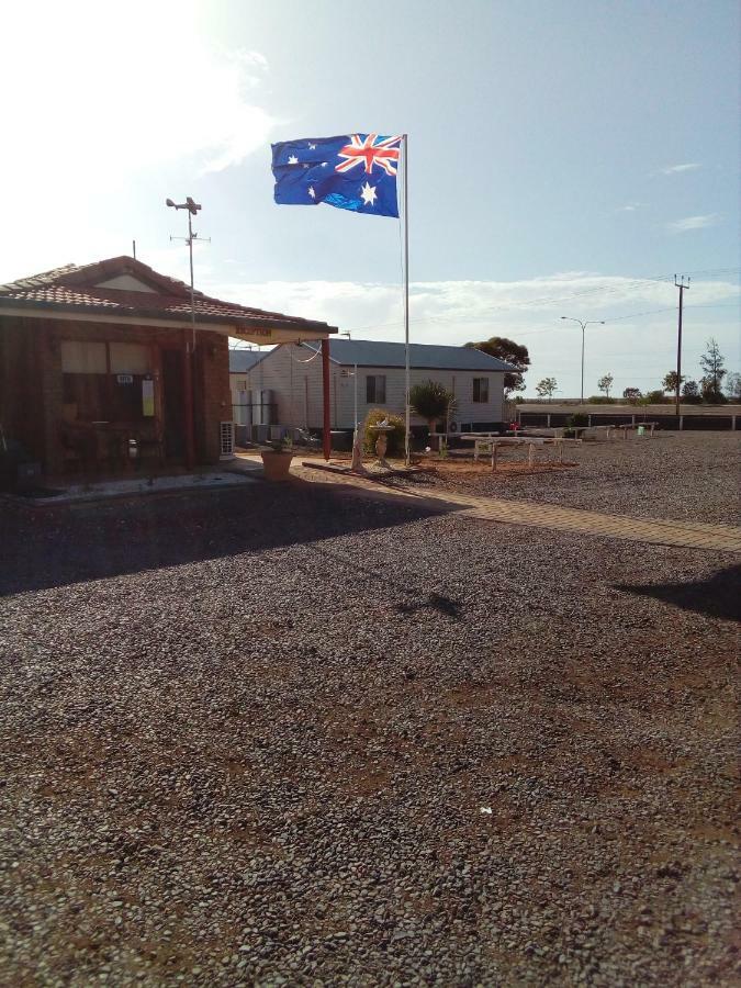 Airport Whyalla Motel Bagian luar foto