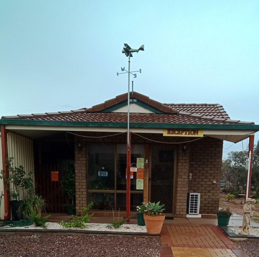 Airport Whyalla Motel Bagian luar foto